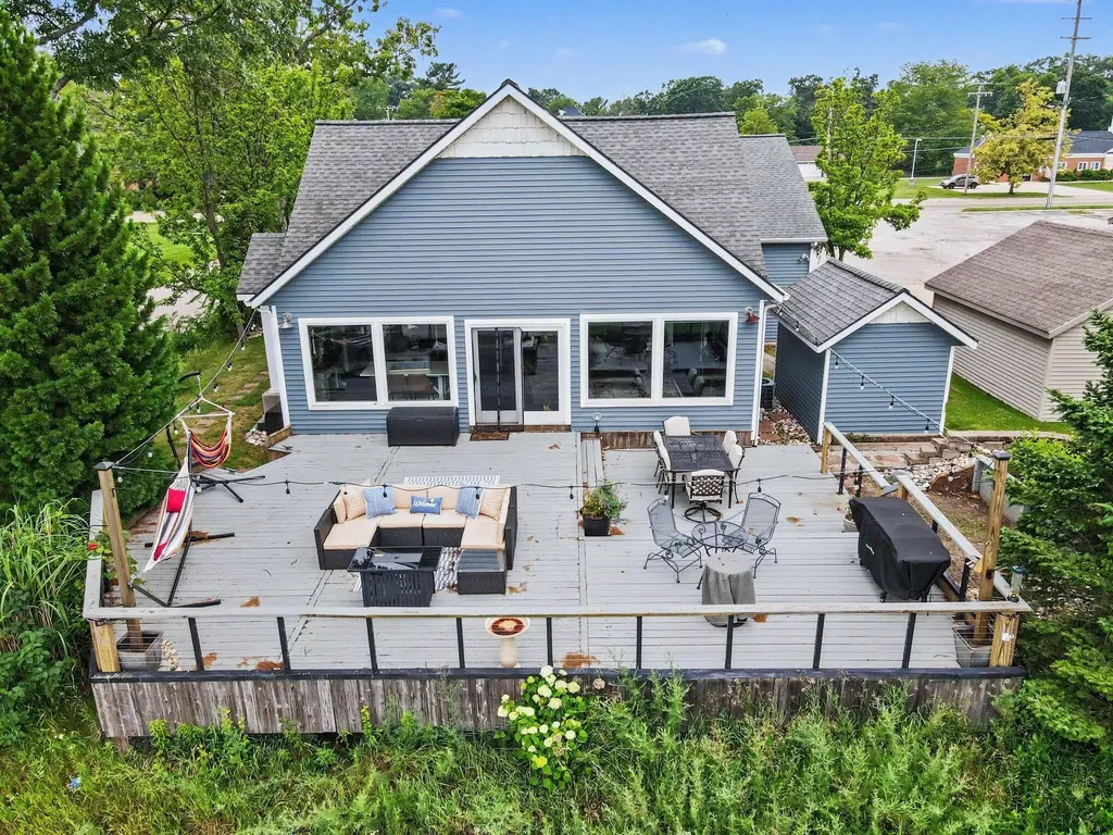 1102 Central Avenue North Muskegon City MI 49445