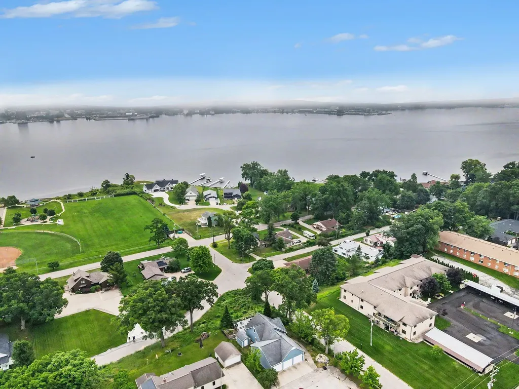 1102 Central Avenue North Muskegon City MI 49445