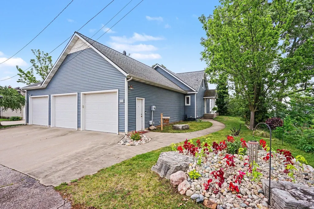 1102 Central Avenue North Muskegon City MI 49445