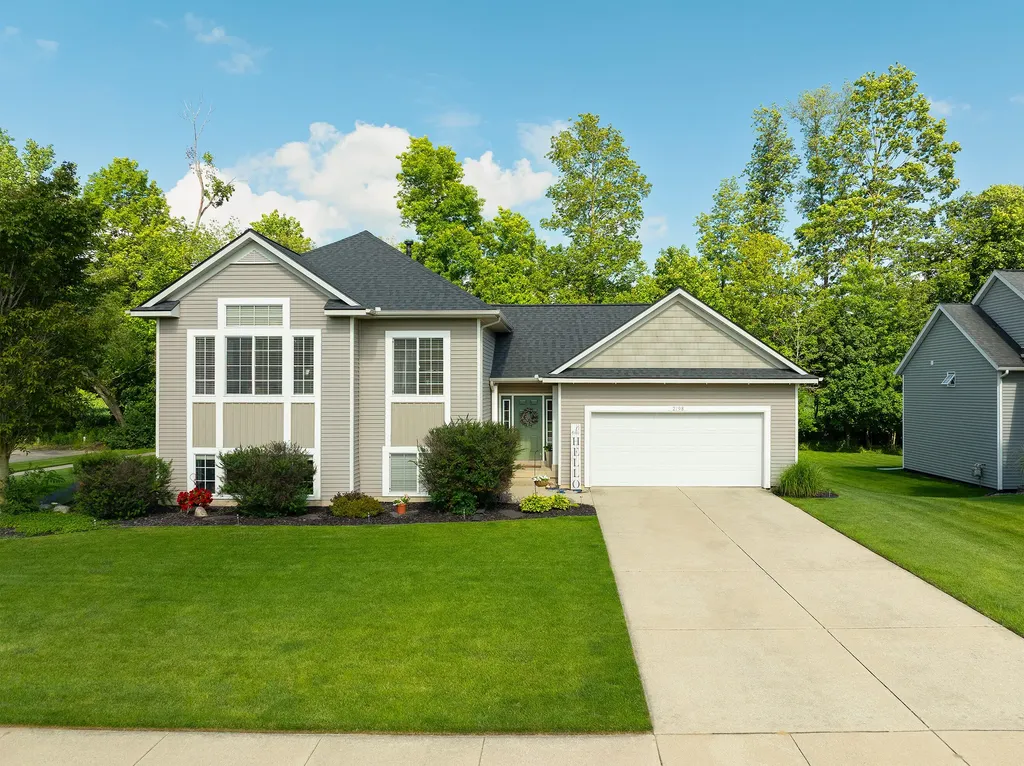 2198 Applegate Drive NW Walker City MI 49534