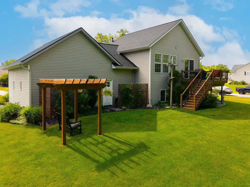 2198 Applegate Drive NW Walker City MI 49534