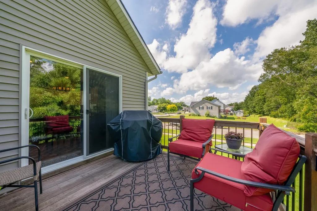 2198 Applegate Drive NW Walker City MI 49534