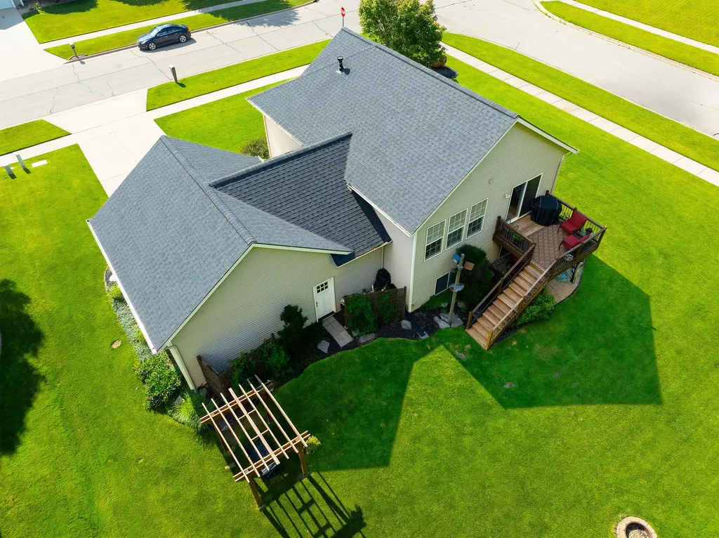2198 Applegate Drive NW Walker City MI 49534