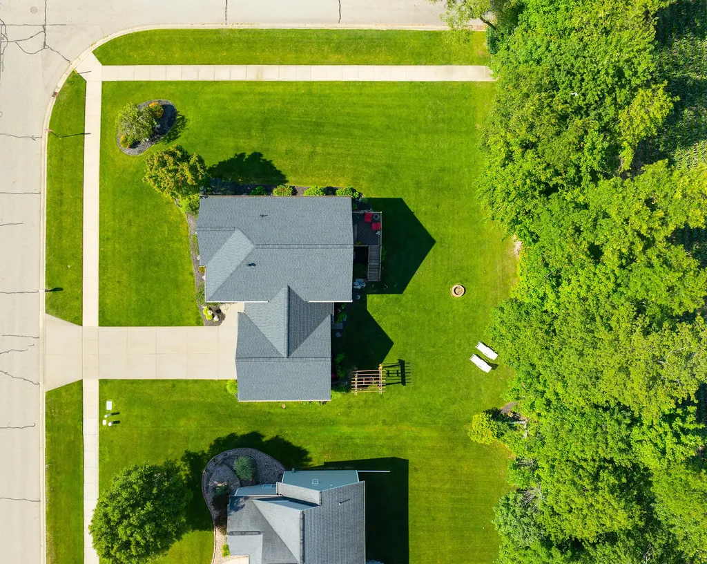 2198 Applegate Drive NW Walker City MI 49534