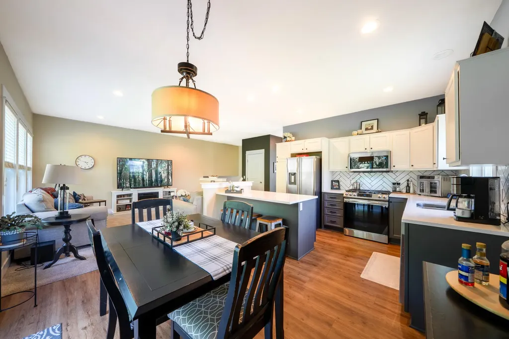 2198 Applegate Drive NW Walker City MI 49534