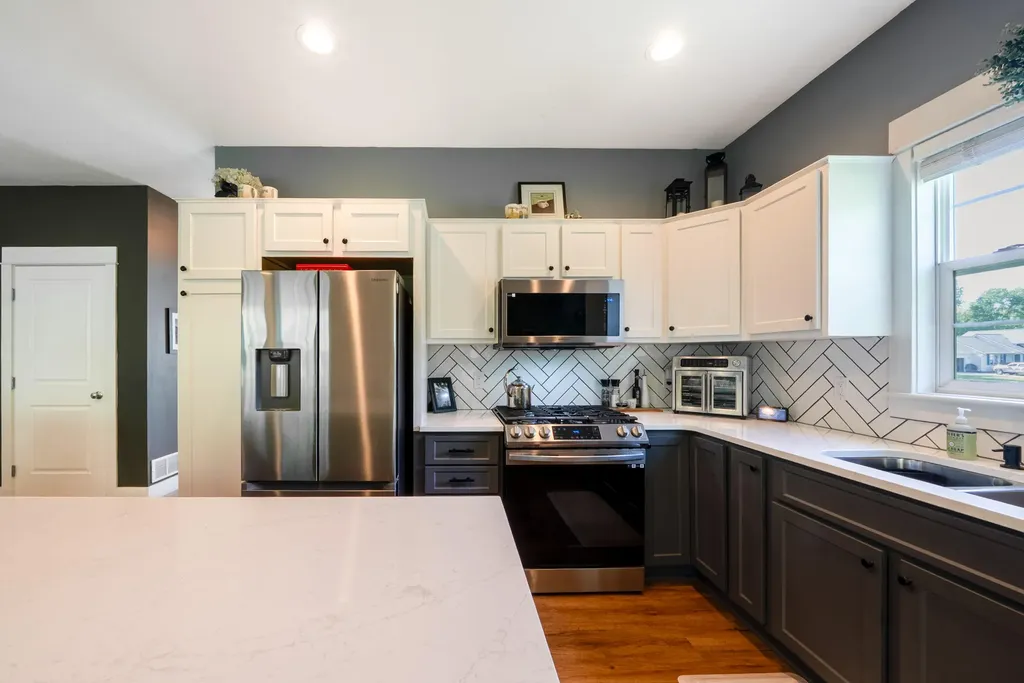 2198 Applegate Drive NW Walker City MI 49534