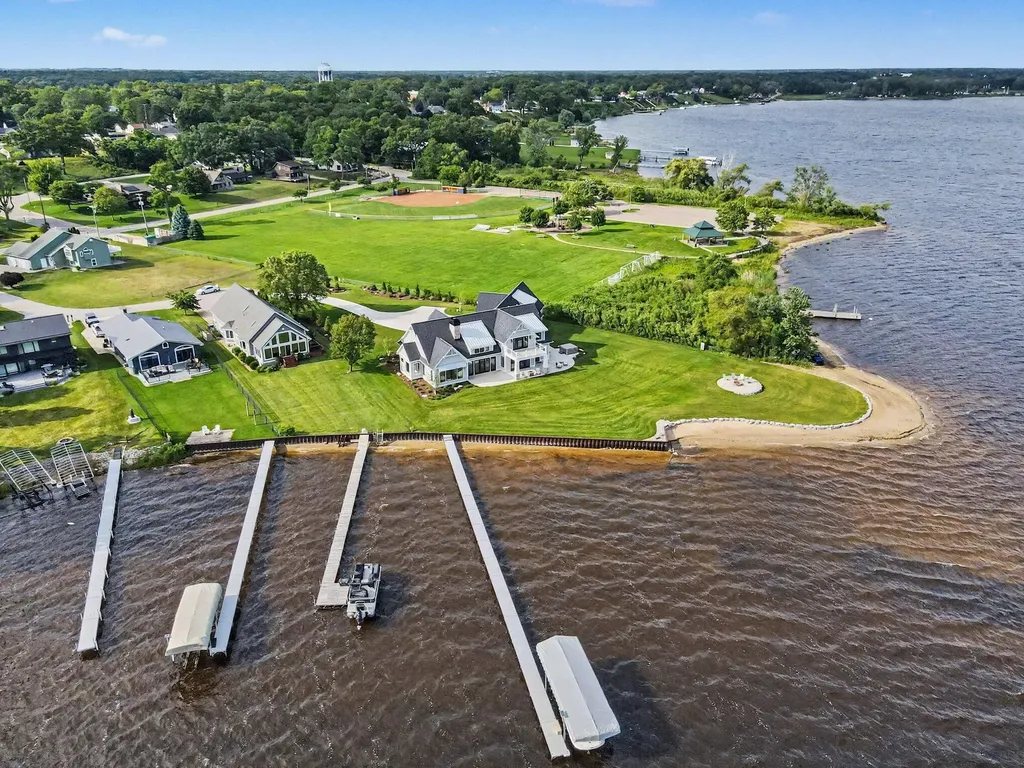 1019 Moorings Court North Muskegon City MI 49445