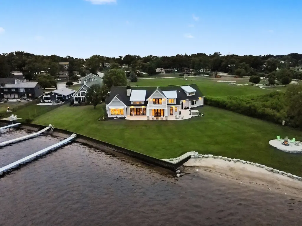1019 Moorings Court North Muskegon City MI 49445