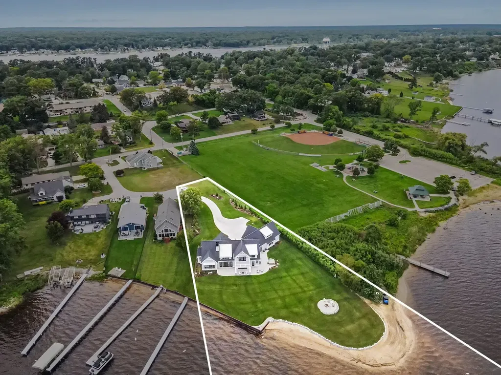 1019 Moorings Court North Muskegon City MI 49445