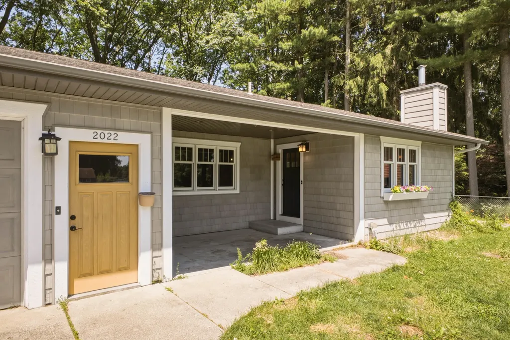 2022 W Swanson Court Fruitport Charter Township MI 49444