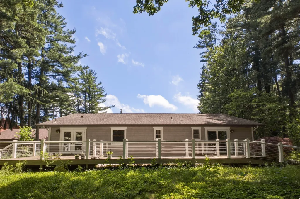 2022 W Swanson Court Fruitport Charter Township MI 49444