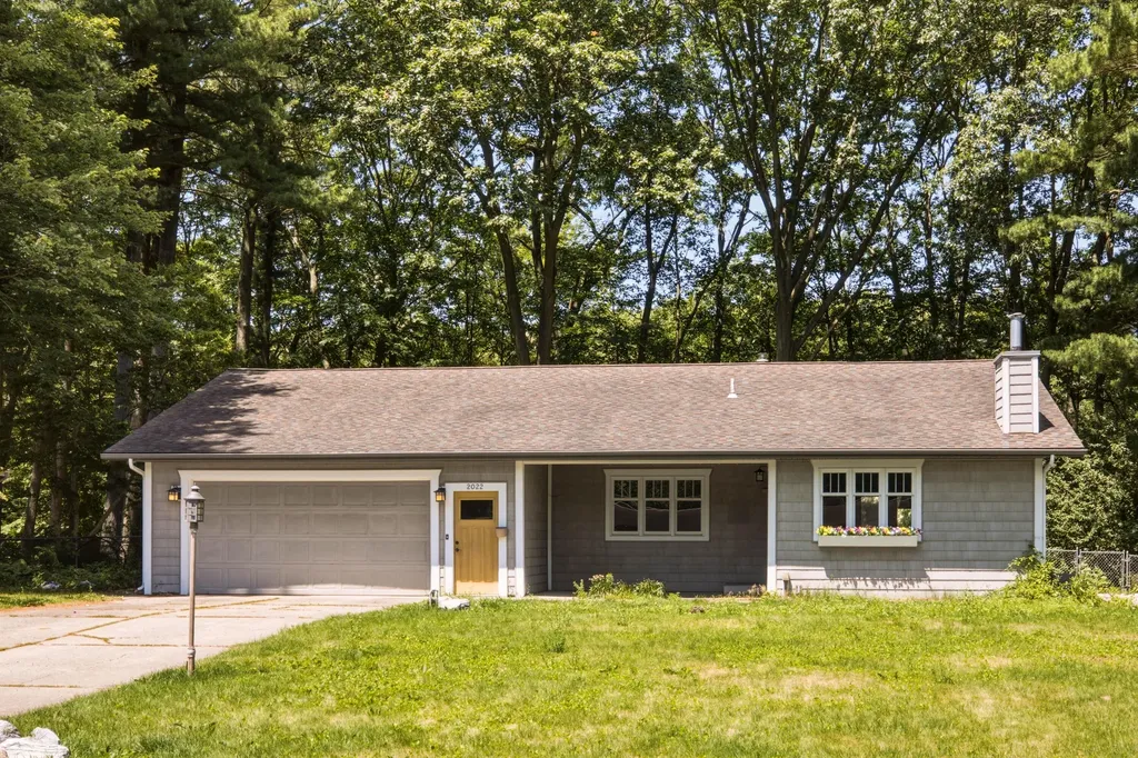 2022 W Swanson Court Fruitport Charter Township MI 49444