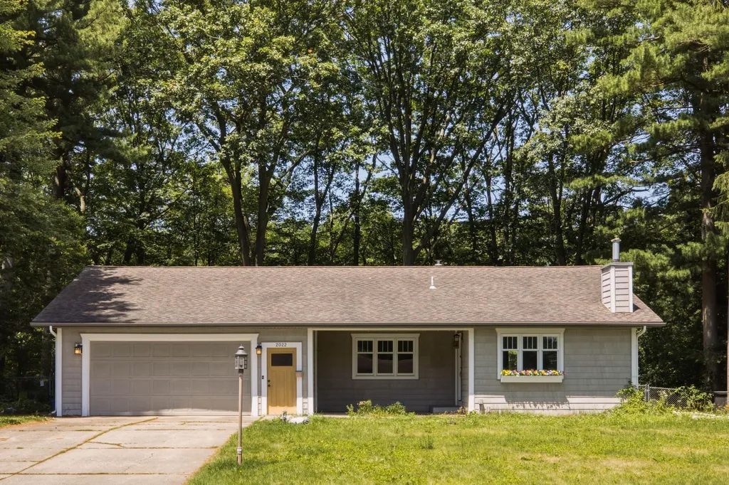 2022 W Swanson Court Fruitport Charter Township MI 49444