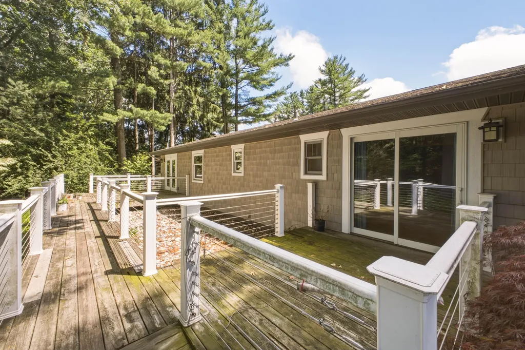 2022 W Swanson Court Fruitport Charter Township MI 49444