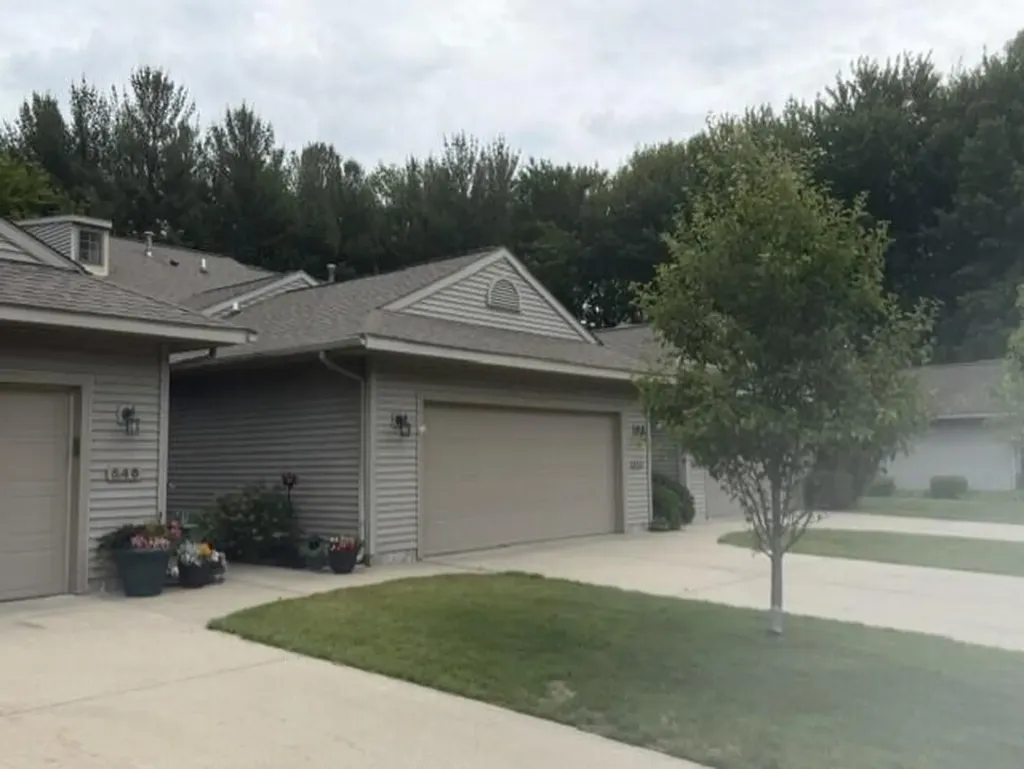 542 Tournament Circle Norton Shores City MI 49444