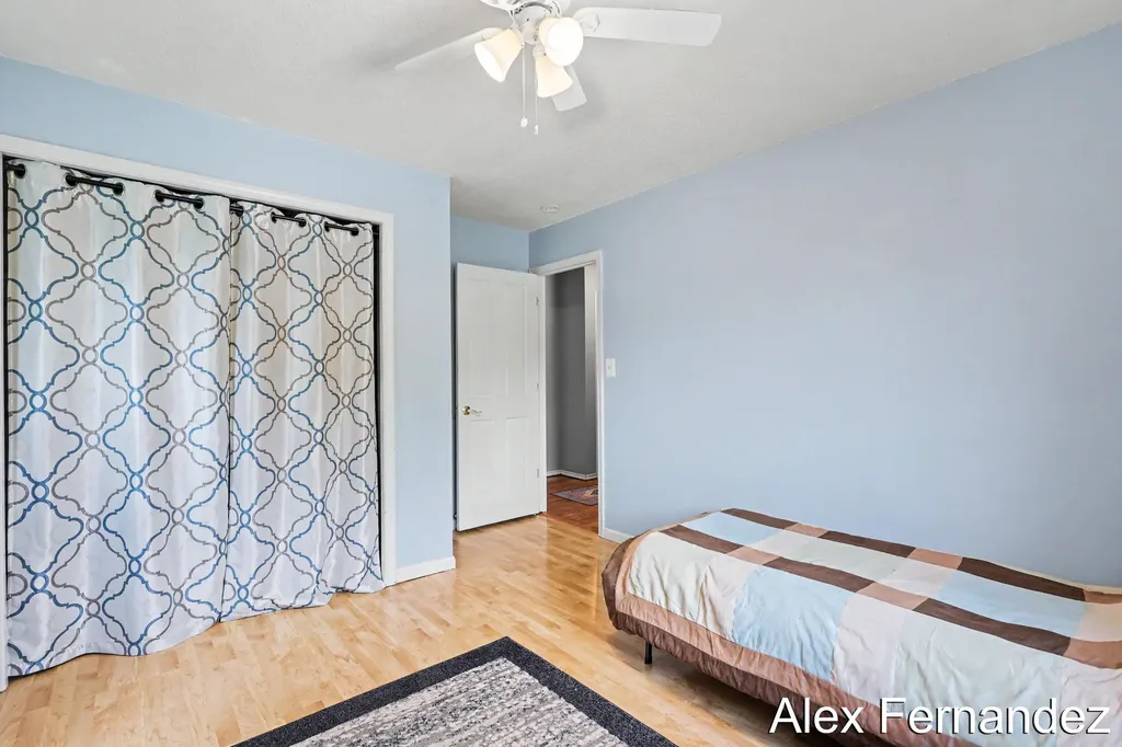 5860 Valley Lane Drive SE Kentwood City MI 49508