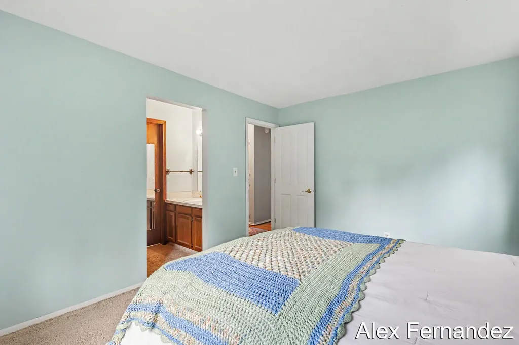 5860 Valley Lane Drive SE Kentwood City MI 49508
