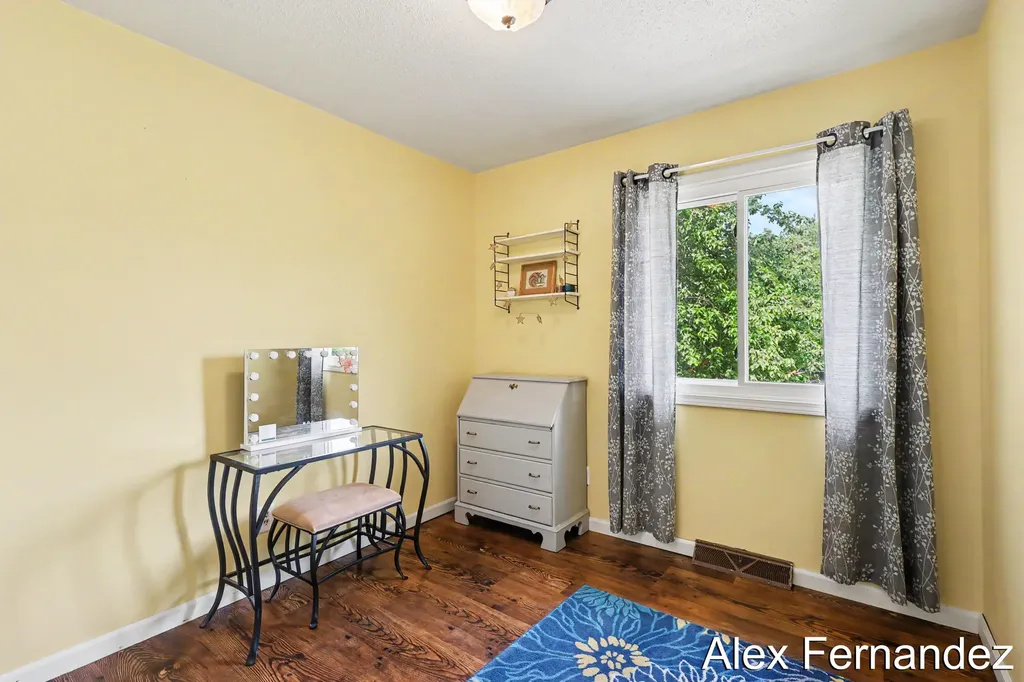 5860 Valley Lane Drive SE Kentwood City MI 49508