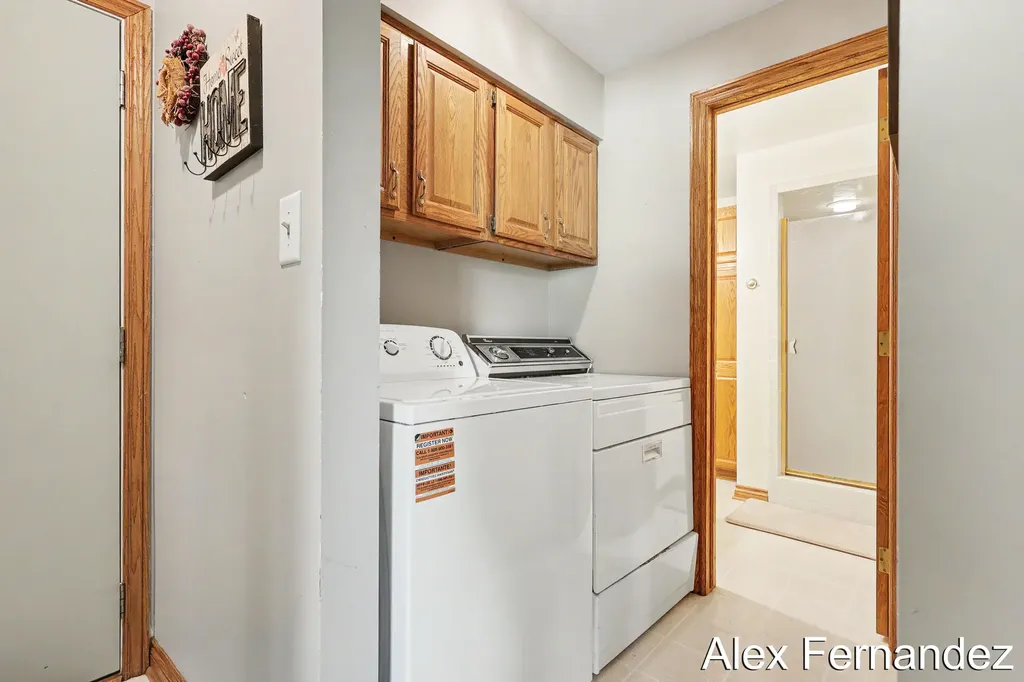 5860 Valley Lane Drive SE Kentwood City MI 49508