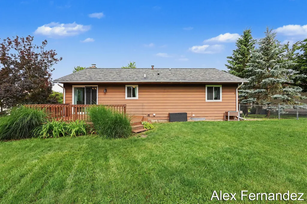 5860 Valley Lane Drive SE Kentwood City MI 49508