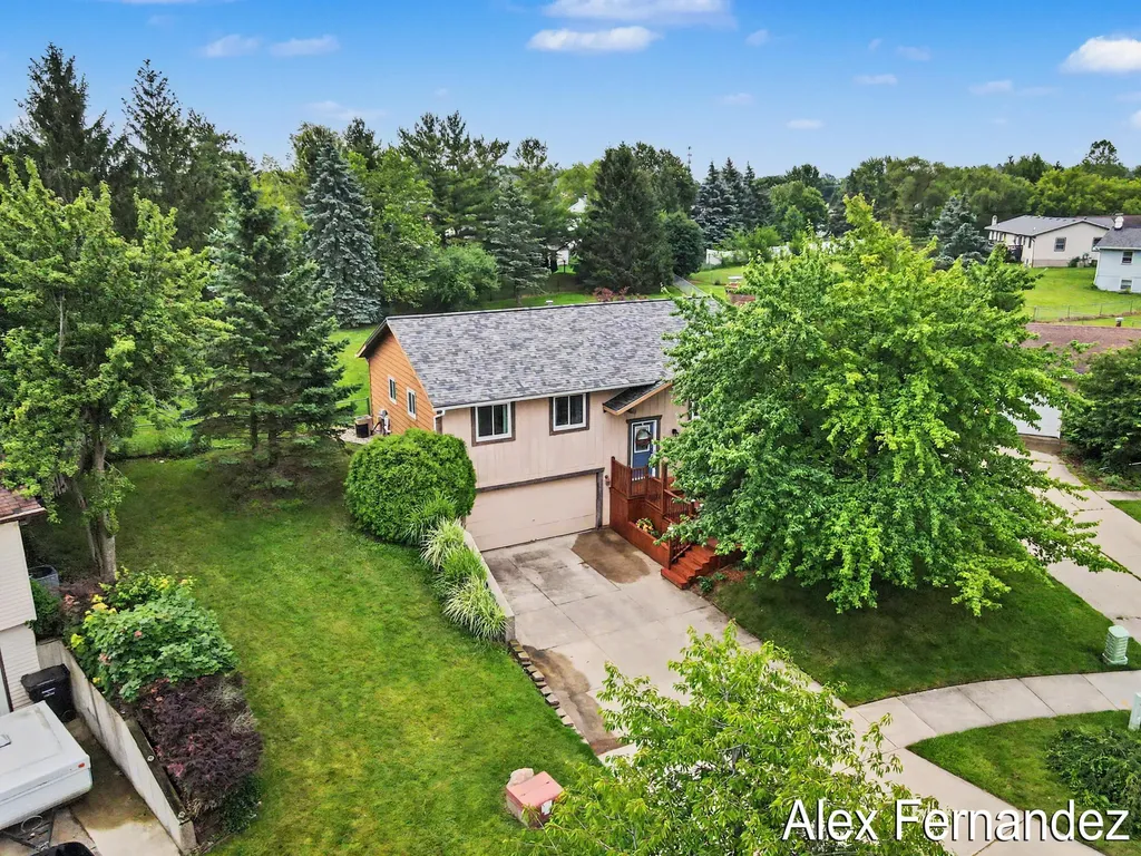 5860 Valley Lane Drive SE Kentwood City MI 49508