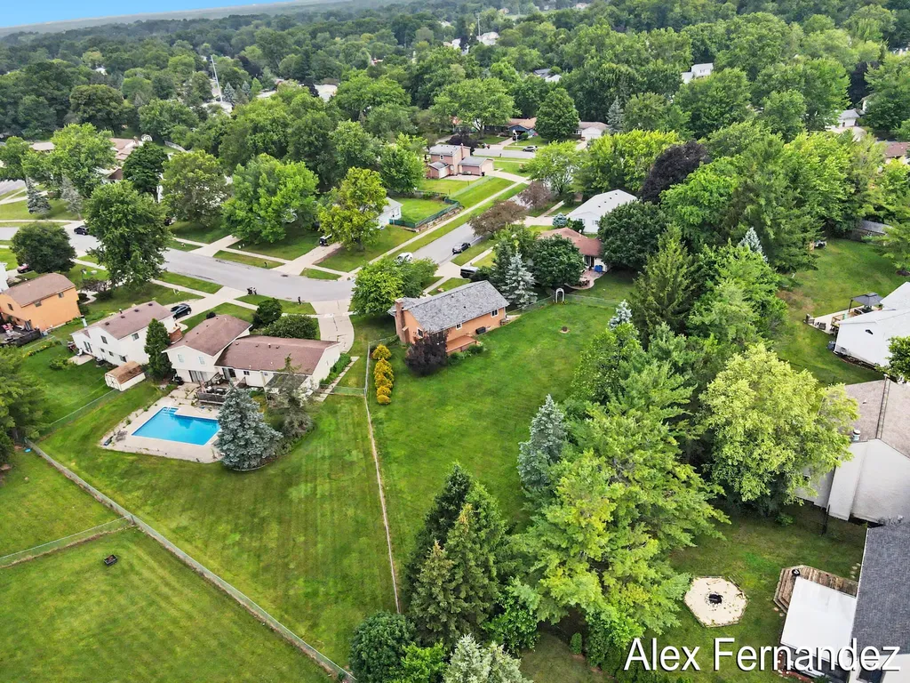 5860 Valley Lane Drive SE Kentwood City MI 49508