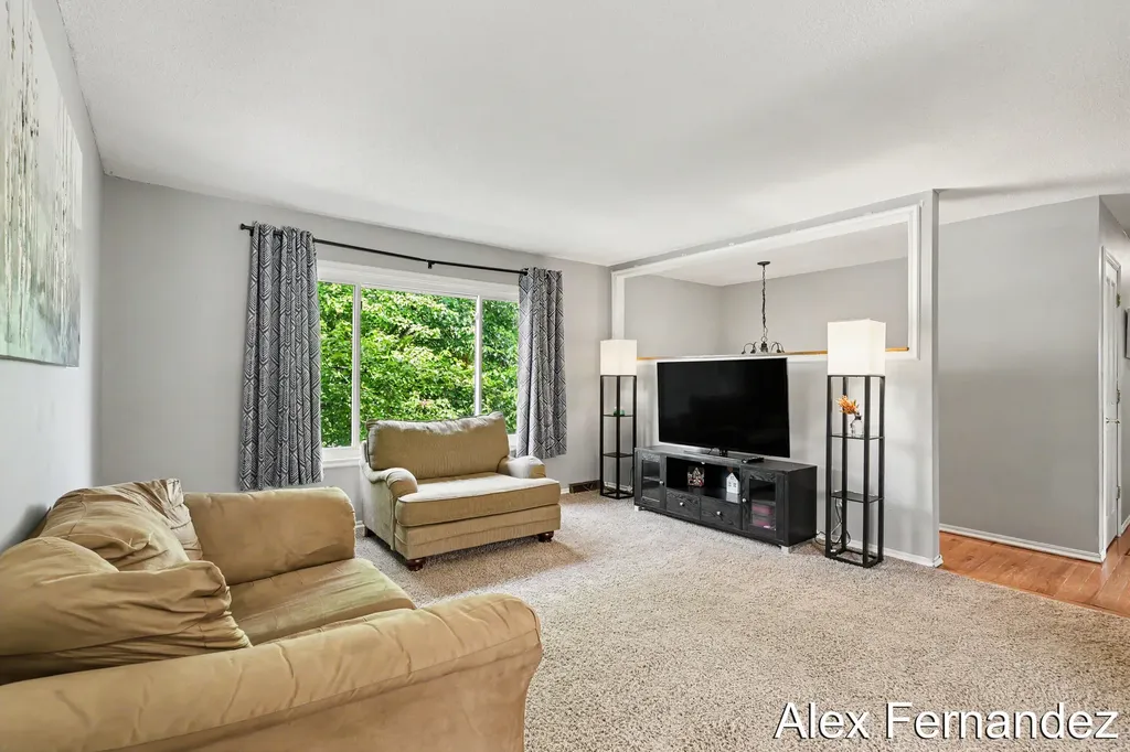 5860 Valley Lane Drive SE Kentwood City MI 49508