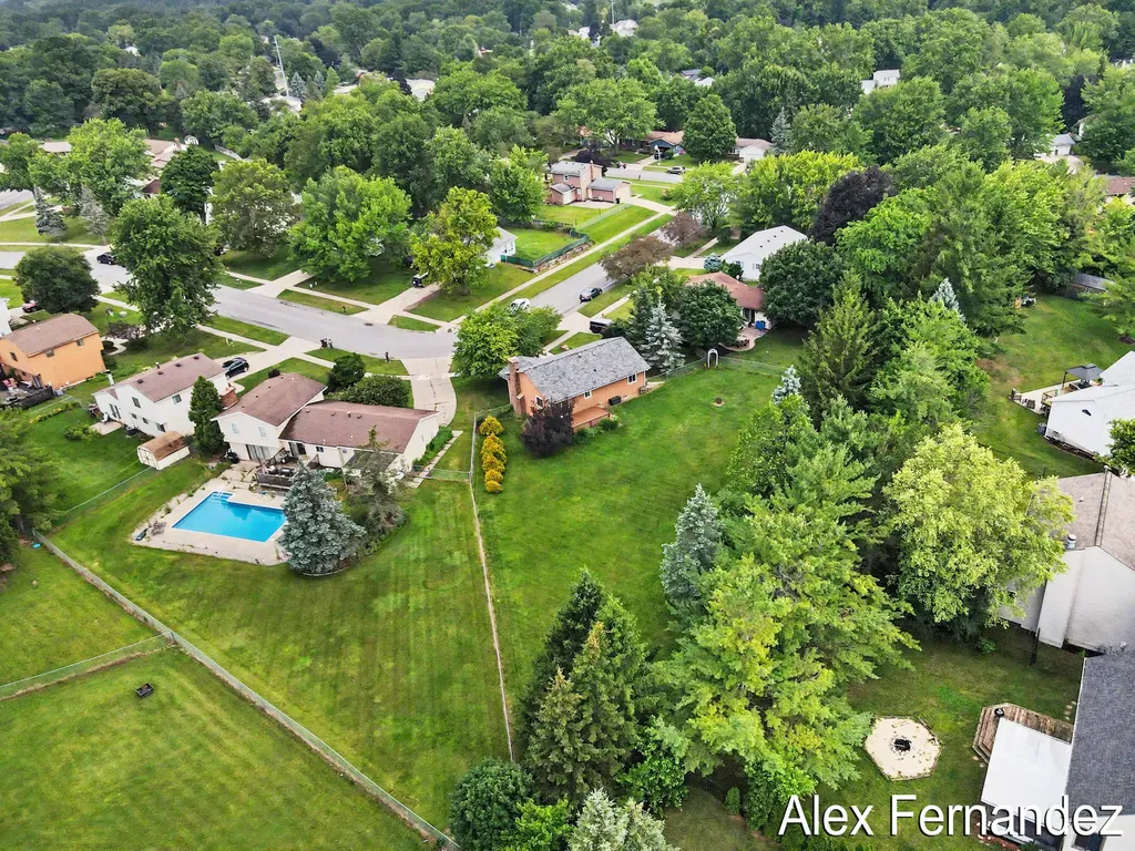 5860 Valley Lane Drive SE Kentwood City MI 49508