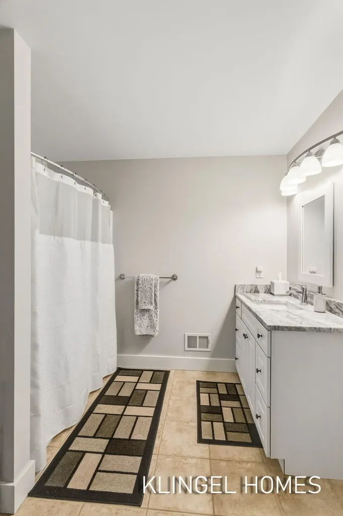 17528 N Fruitport Road Spring Lake Township MI 49456