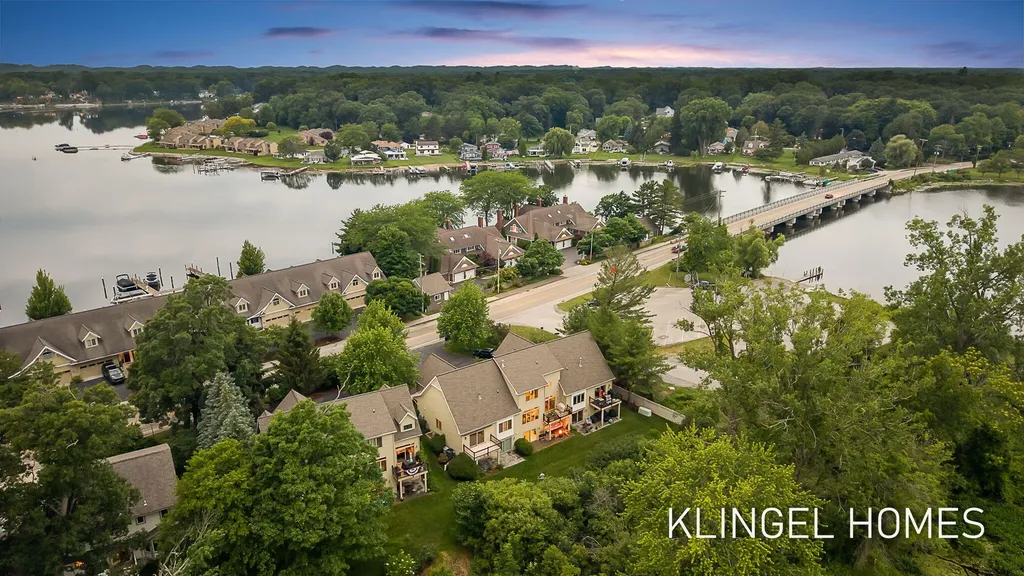 17528 N Fruitport Road Spring Lake Township MI 49456