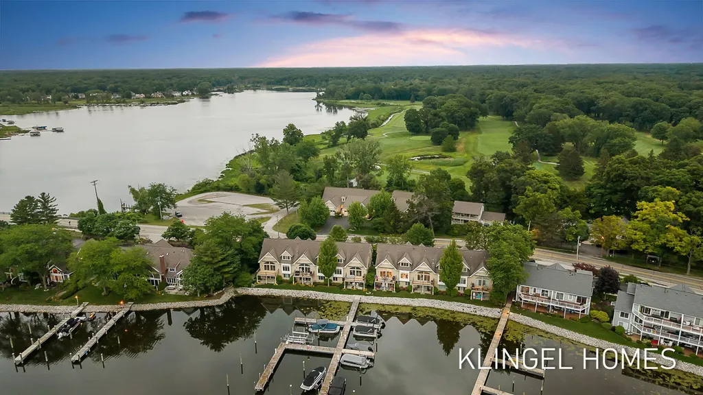 17528 N Fruitport Road Spring Lake Township MI 49456