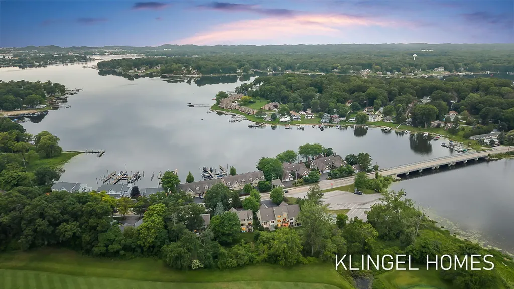 17528 N Fruitport Road Spring Lake Township MI 49456