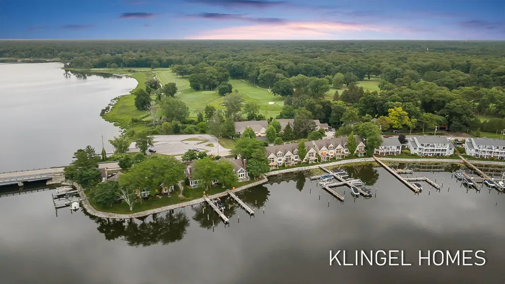 17528 N Fruitport Road Spring Lake Township MI 49456