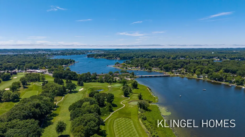 17528 N Fruitport Road Spring Lake Township MI 49456