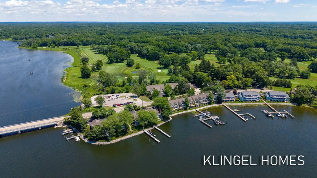 17528 N Fruitport Road Spring Lake Township MI 49456