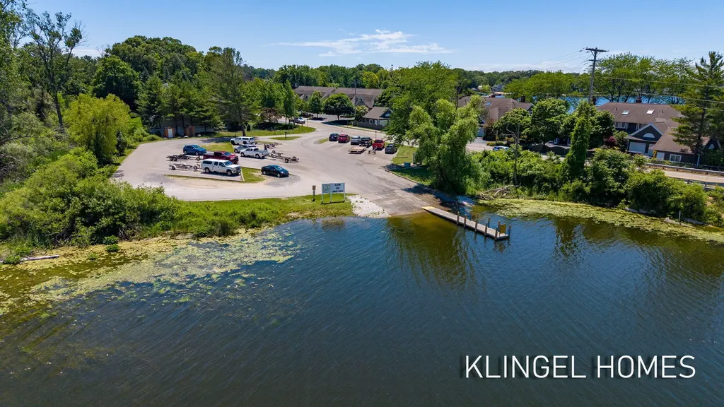 17528 N Fruitport Road Spring Lake Township MI 49456