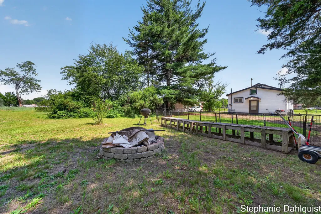 4622 E Apple Avenue Egelston Township MI 49442