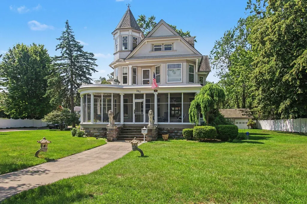 360 E Central Avenue Zeeland City MI 49464