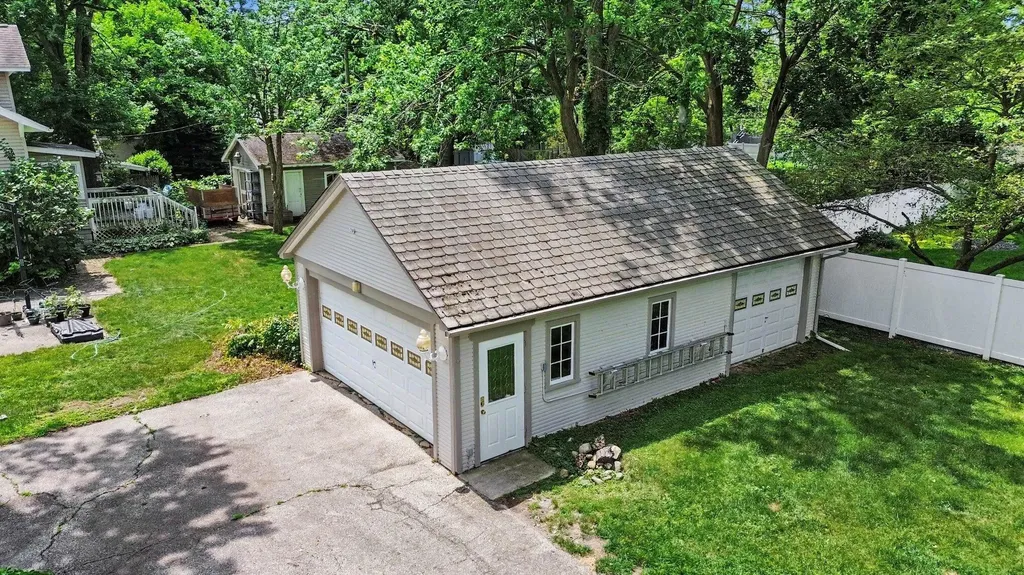 360 E Central Avenue Zeeland City MI 49464