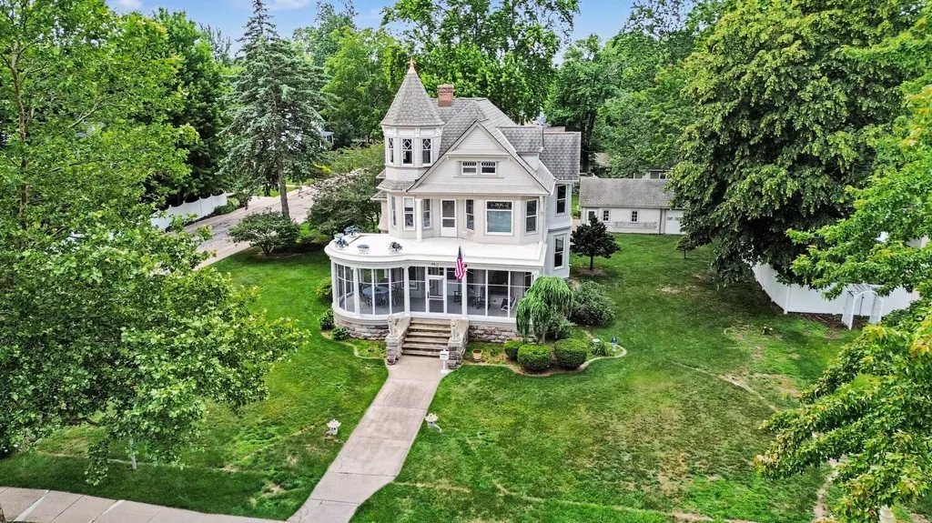 360 E Central Avenue Zeeland City MI 49464