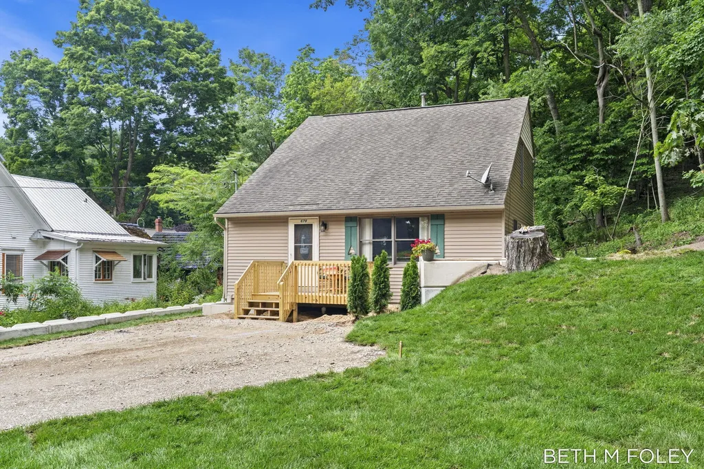 692 Mt Pisgah Boulevard Park Township MI 49424