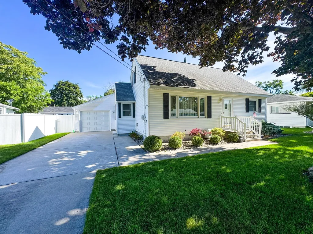 2304 Columbus Avenue Norton Shores City MI 49441