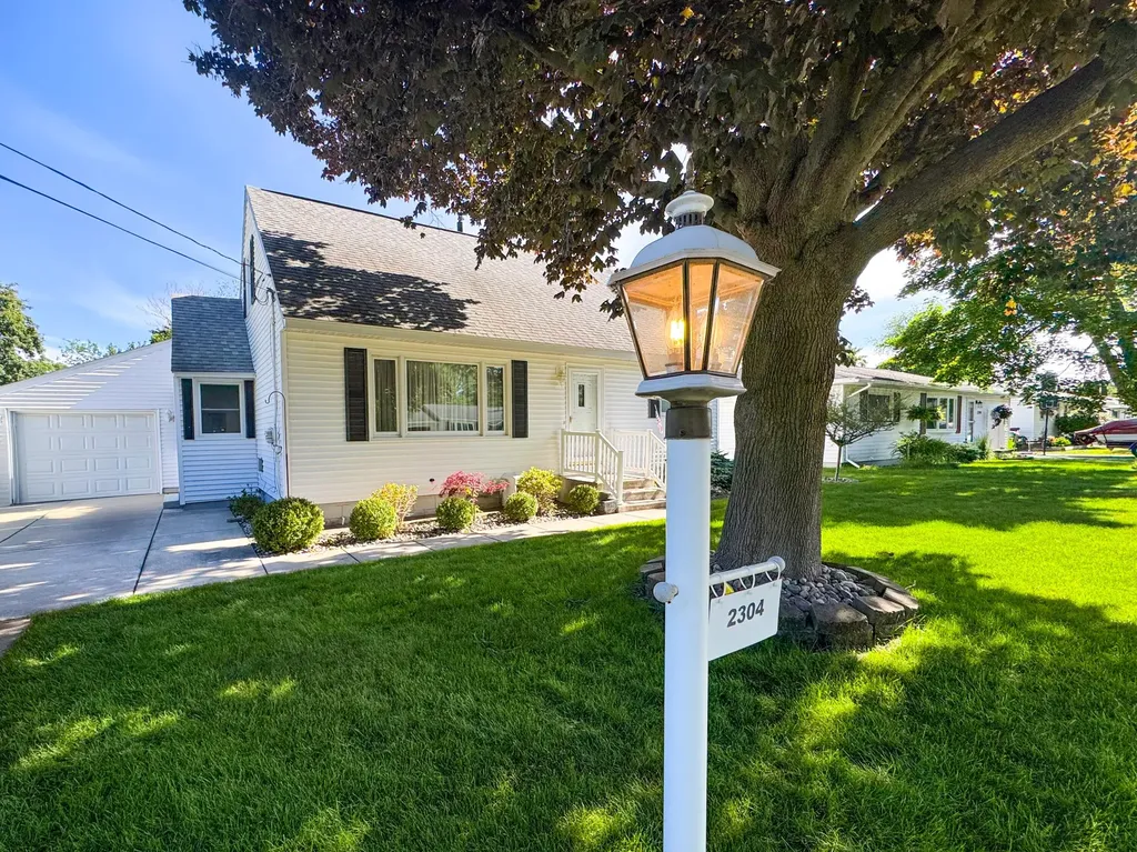 2304 Columbus Avenue Norton Shores City MI 49441