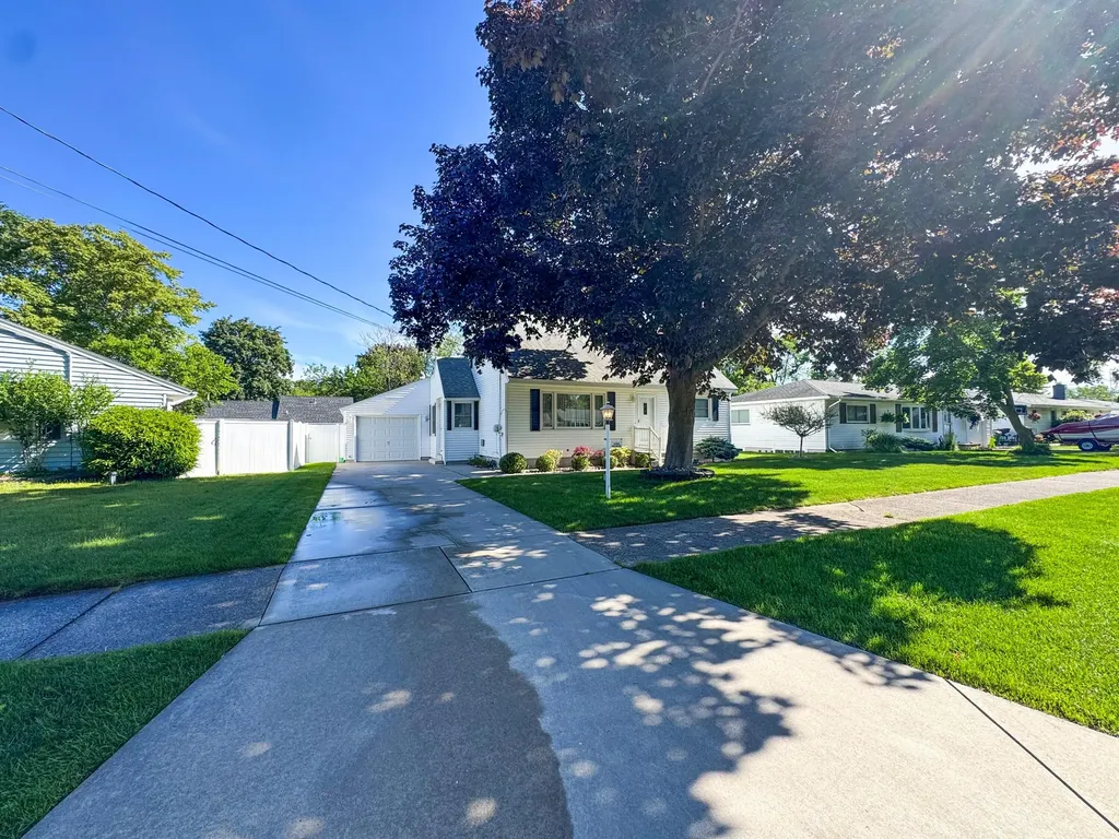 2304 Columbus Avenue Norton Shores City MI 49441