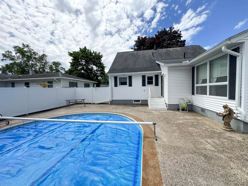 2304 Columbus Avenue Norton Shores City MI 49441