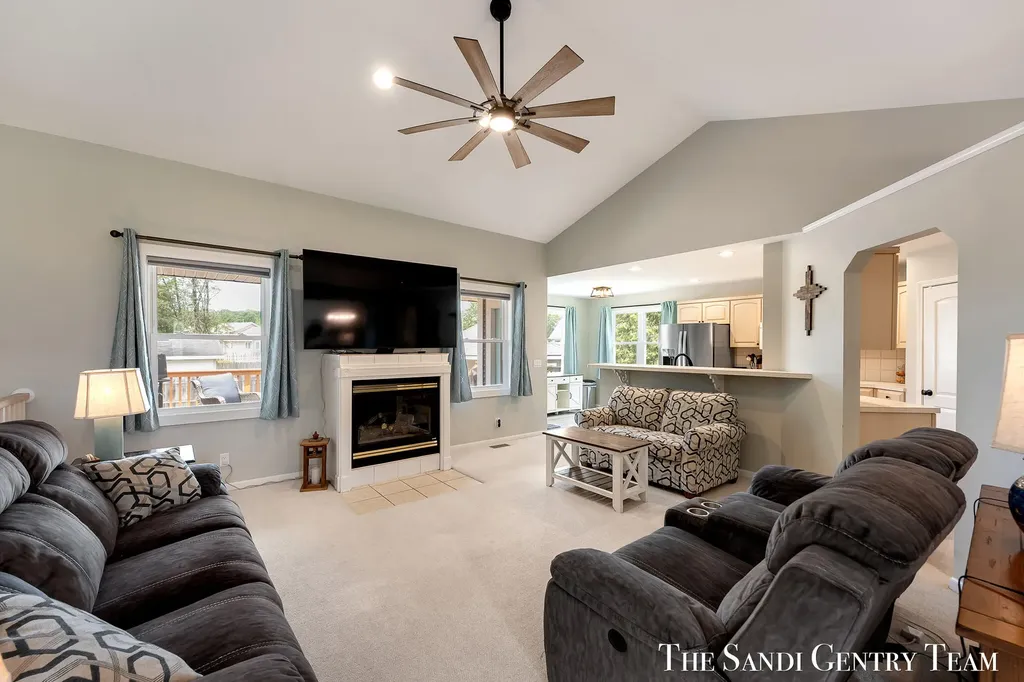 4007 Meadow Lane Fruitport Charter Township MI 49444