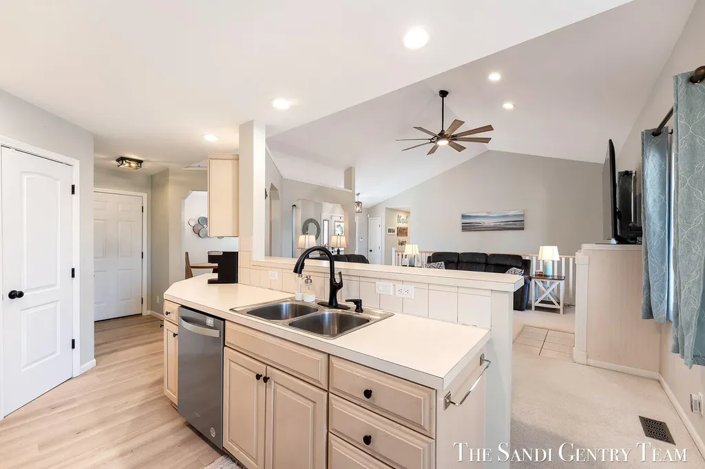 4007 Meadow Lane Fruitport Charter Township MI 49444