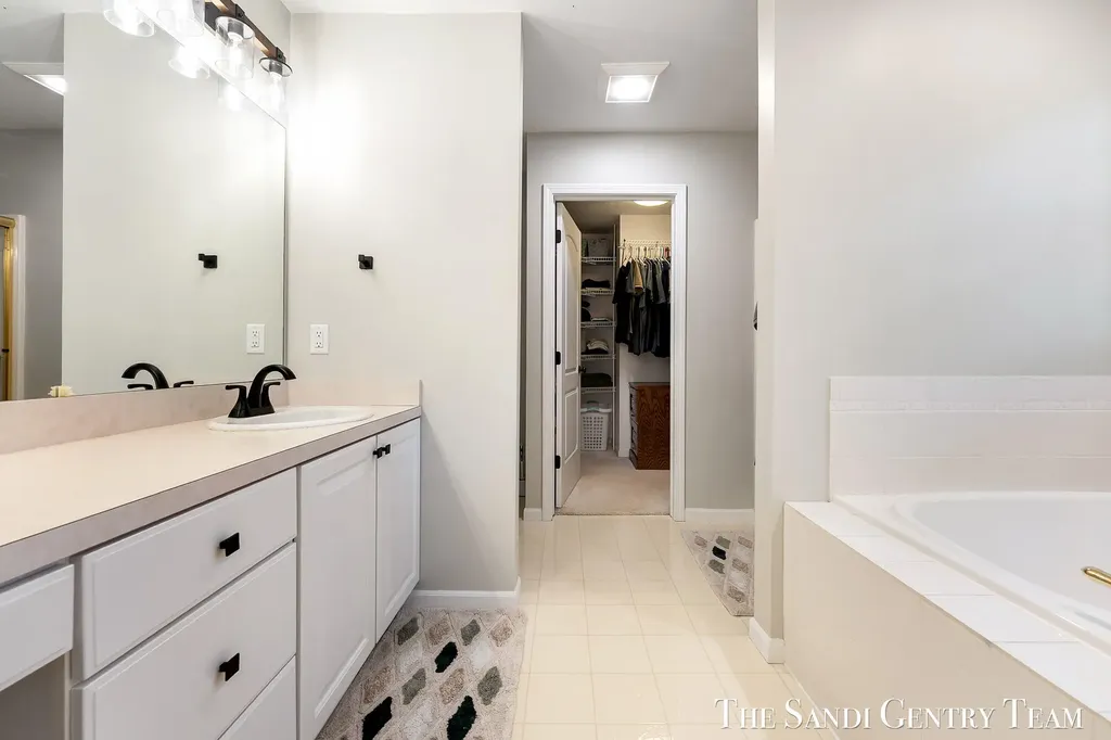 4007 Meadow Lane Fruitport Charter Township MI 49444