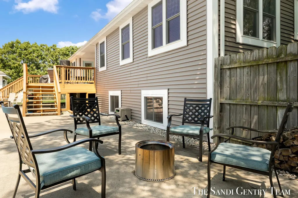 4007 Meadow Lane Fruitport Charter Township MI 49444