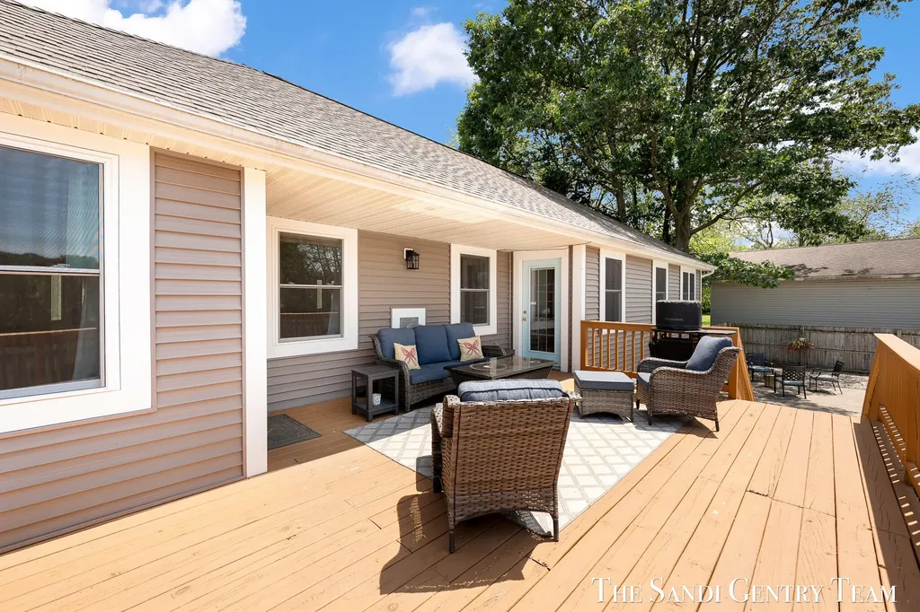 4007 Meadow Lane Fruitport Charter Township MI 49444